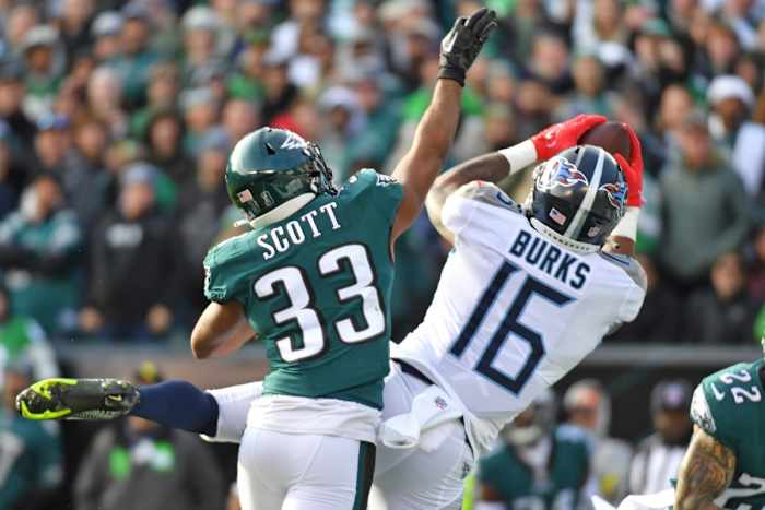 Tennessee Titans wide receiver Treylon Burks (16) catches a touchdown pass against Philadelphia Eagles cornerback Josiah Scott (33) during the first quarter at Lincoln Financial Field.